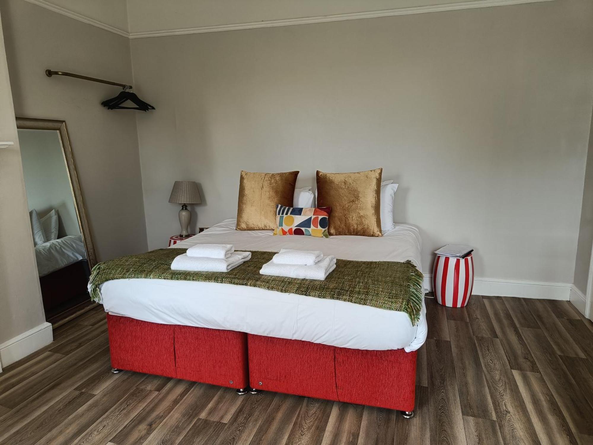 Rooms On The Prom เชลเทนแฮม ภายนอก รูปภาพ