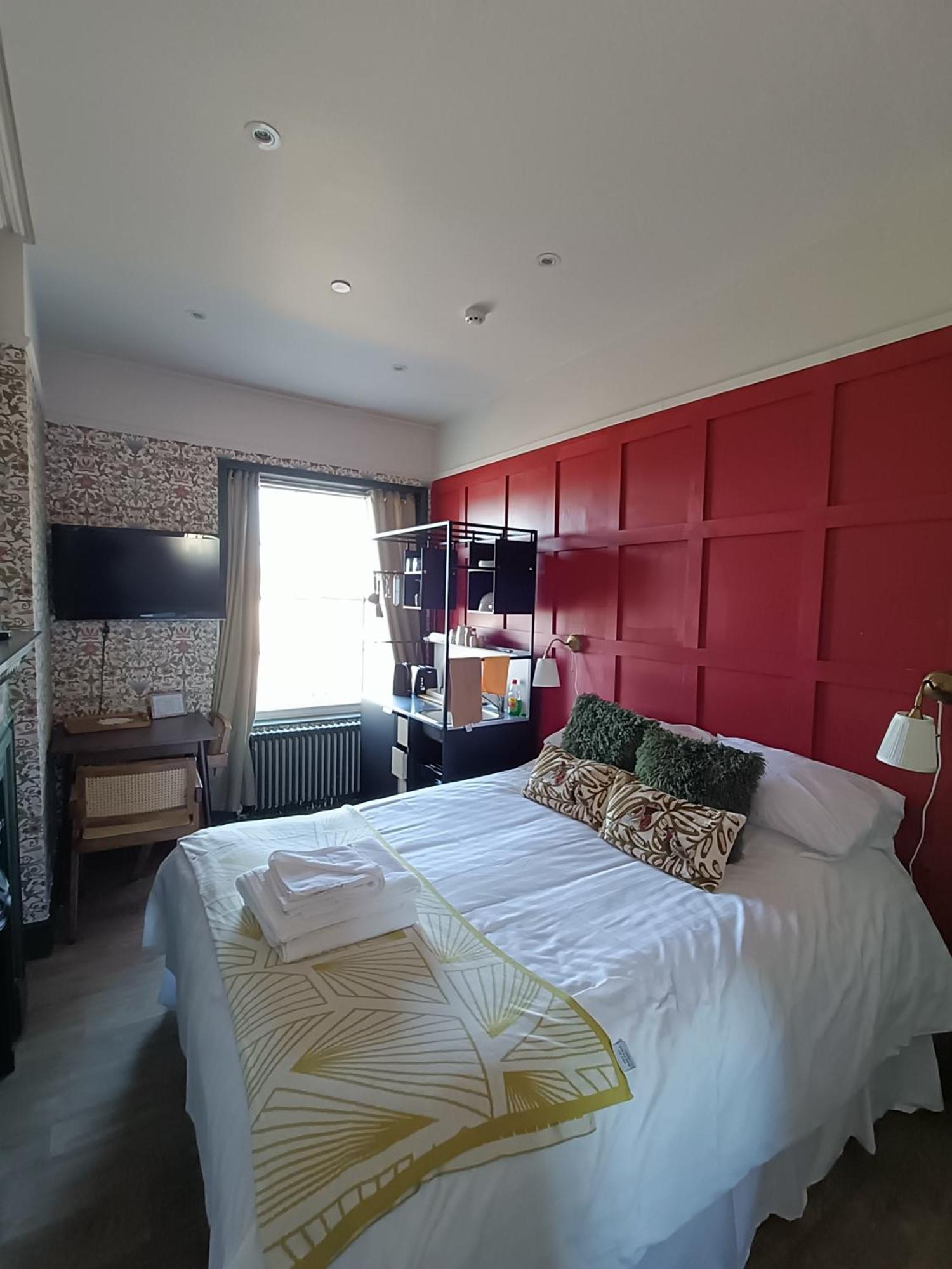 Rooms On The Prom เชลเทนแฮม ภายนอก รูปภาพ