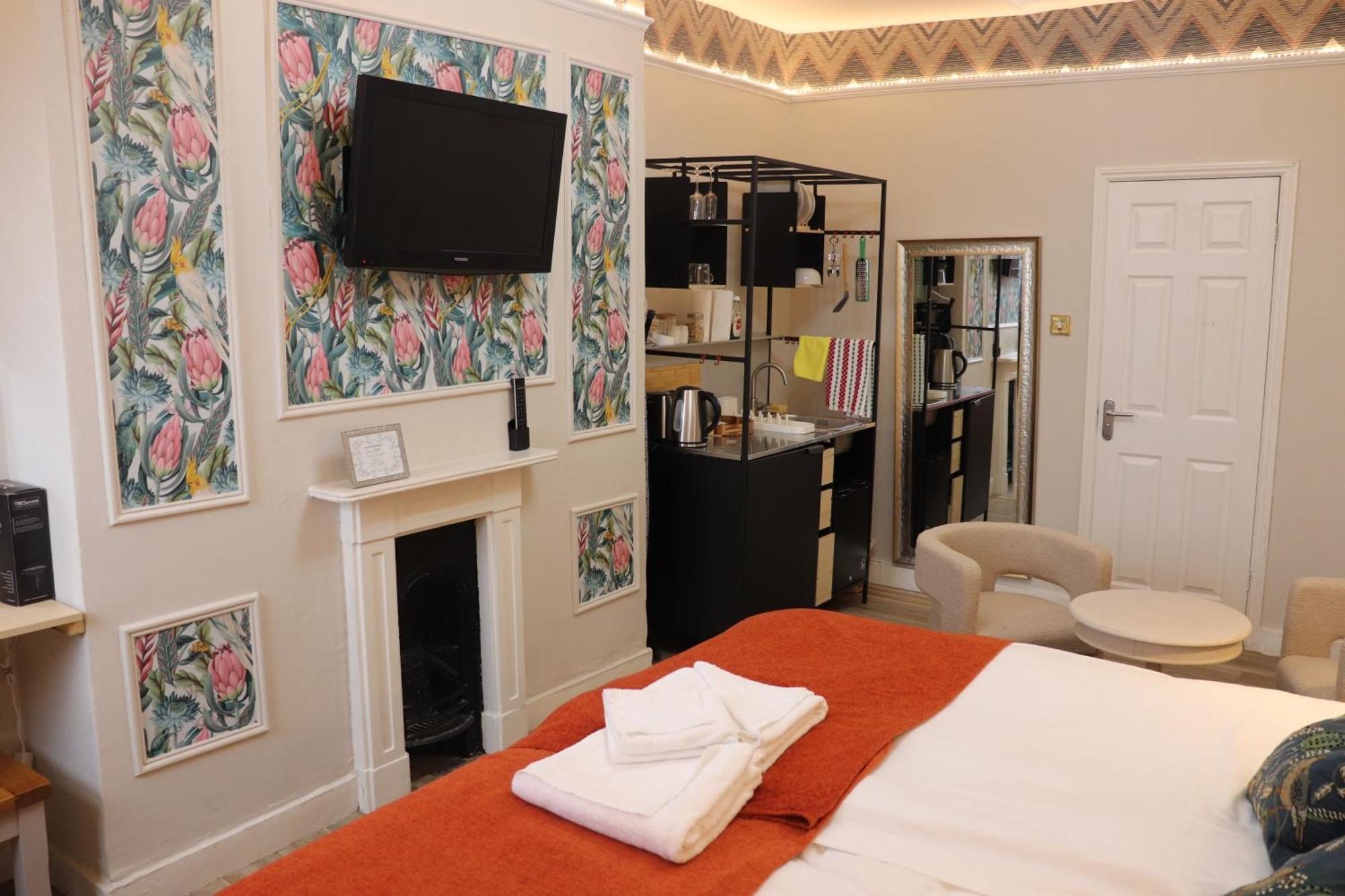 Rooms On The Prom เชลเทนแฮม ภายนอก รูปภาพ