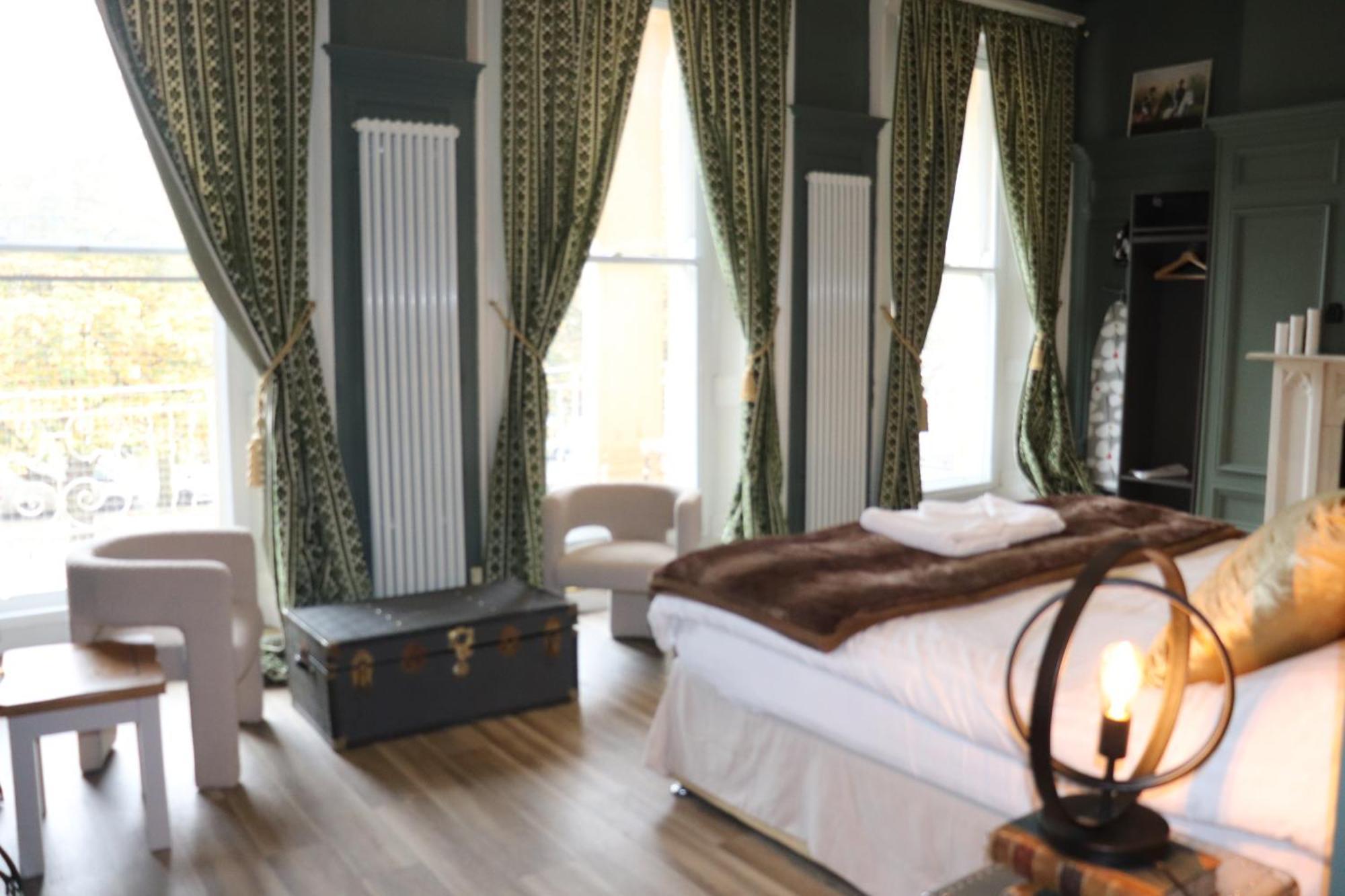 Rooms On The Prom เชลเทนแฮม ภายนอก รูปภาพ